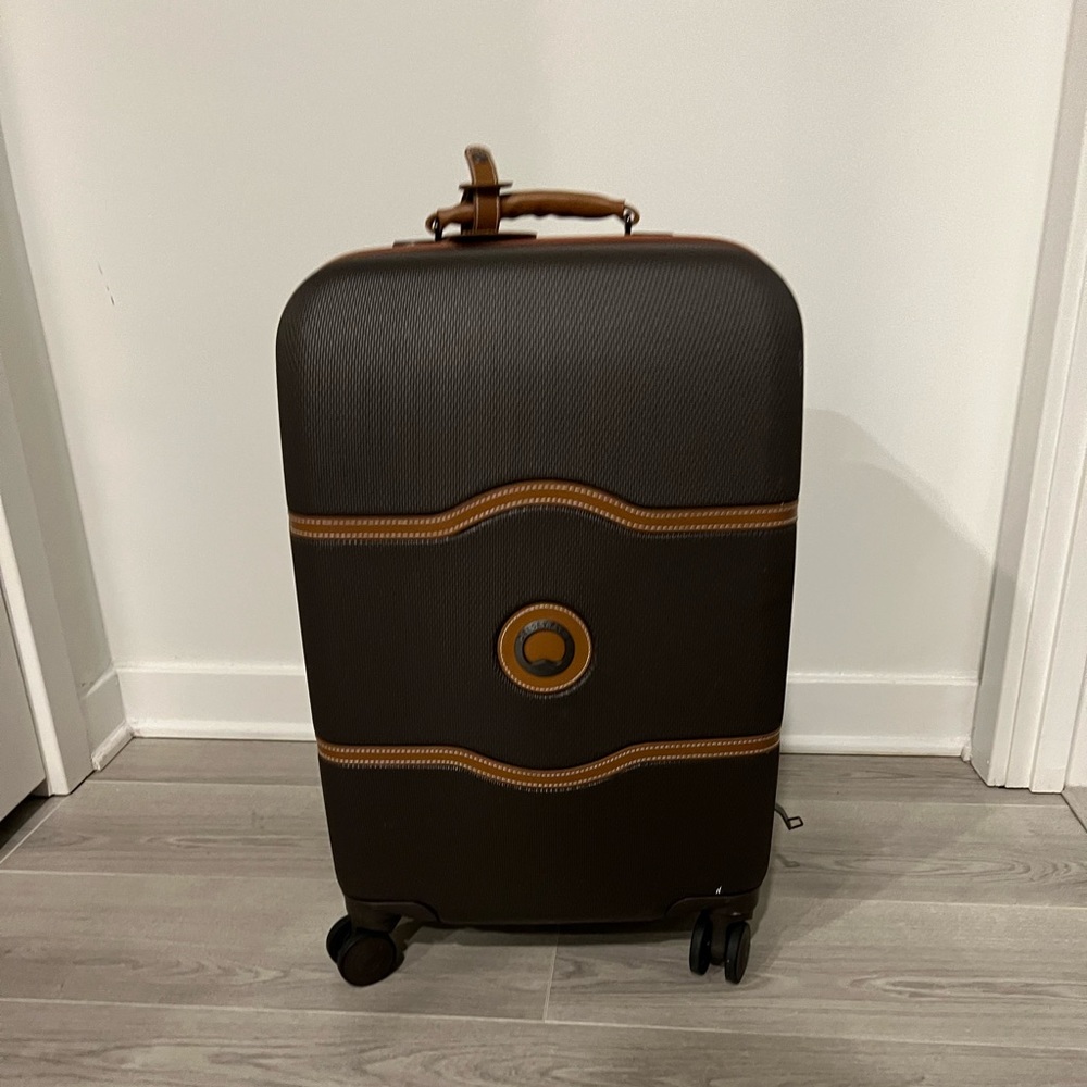 DELSEY Paris Chatelet Hardside carry on w/ Spinner Wheels, Chocolate Brown 21 in